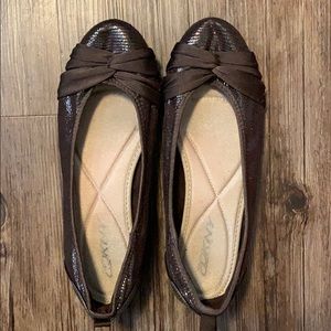 Worn twice! Purple DKNY flats! Perfect for work!